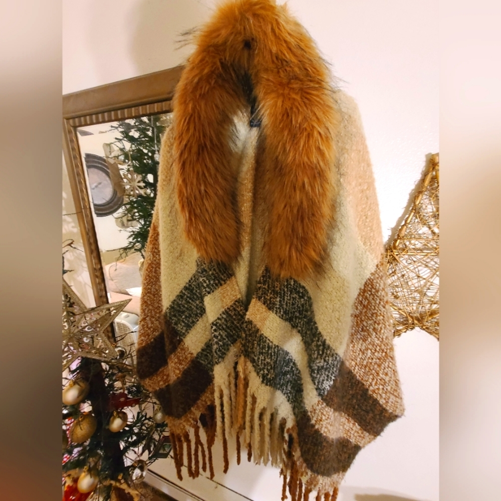 ADRIENNE VITTADINI WRAP/ CAPE..